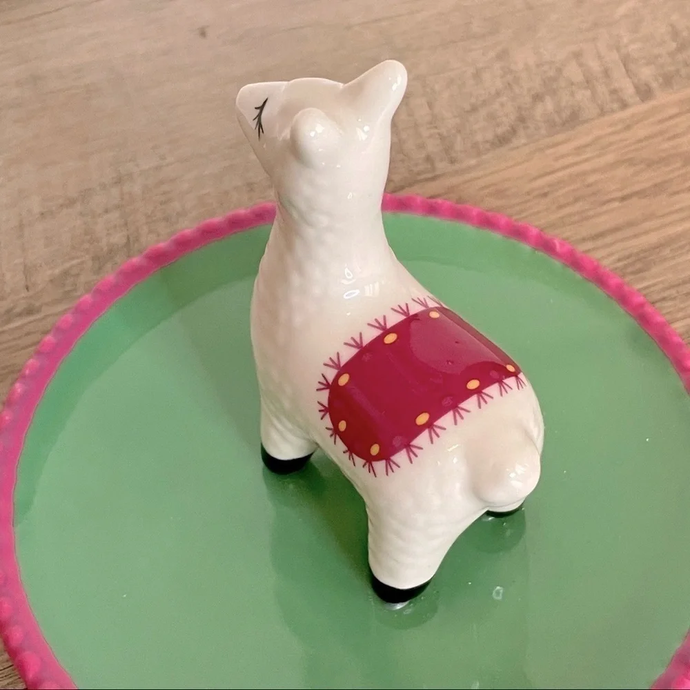 🌺 Llama Cute Pink & Green Ceramic Jewelry Trinket Dish NWOT